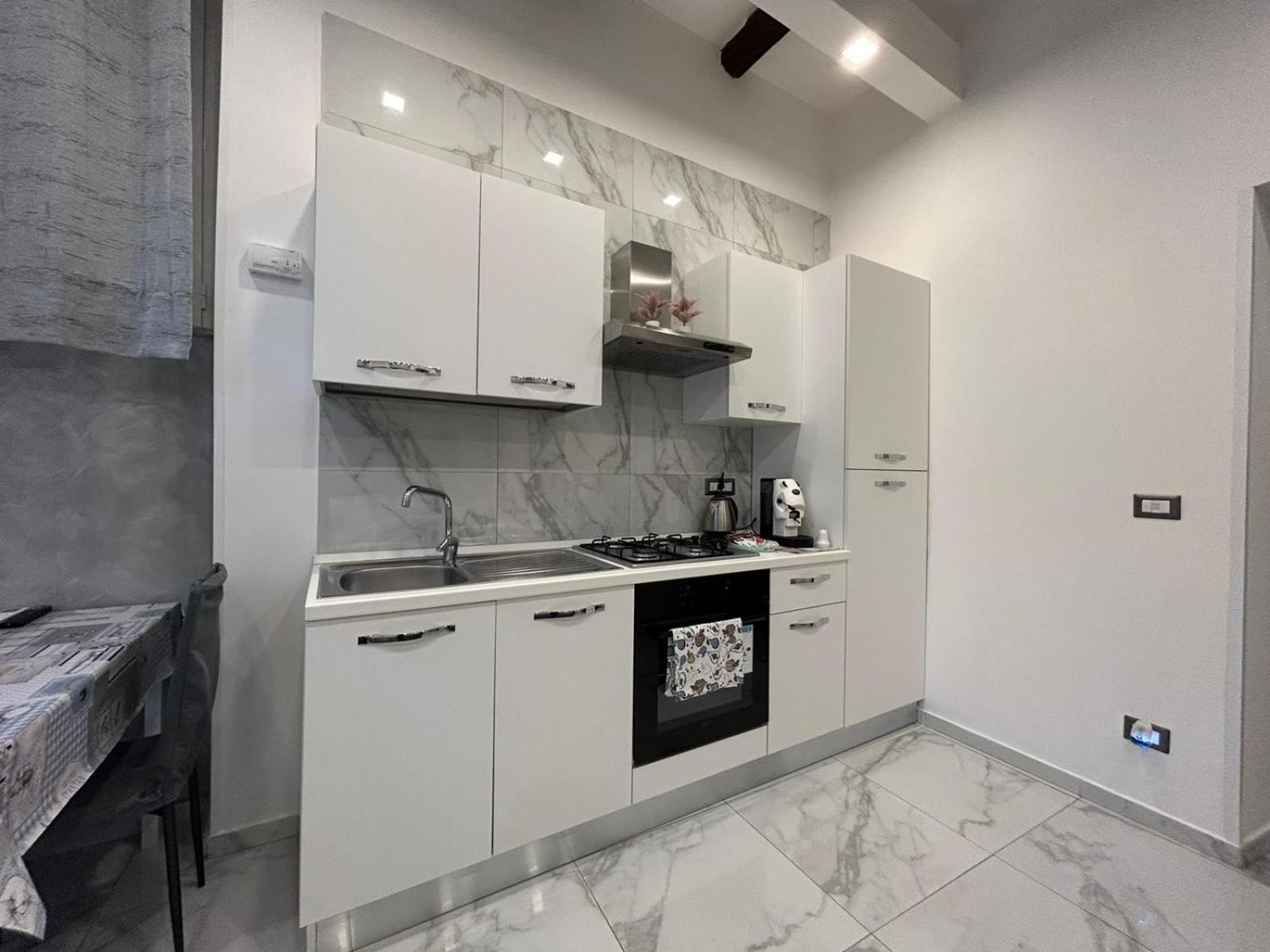 Casa Tolentino Al Centro Di Napoli Vila Exterior foto
