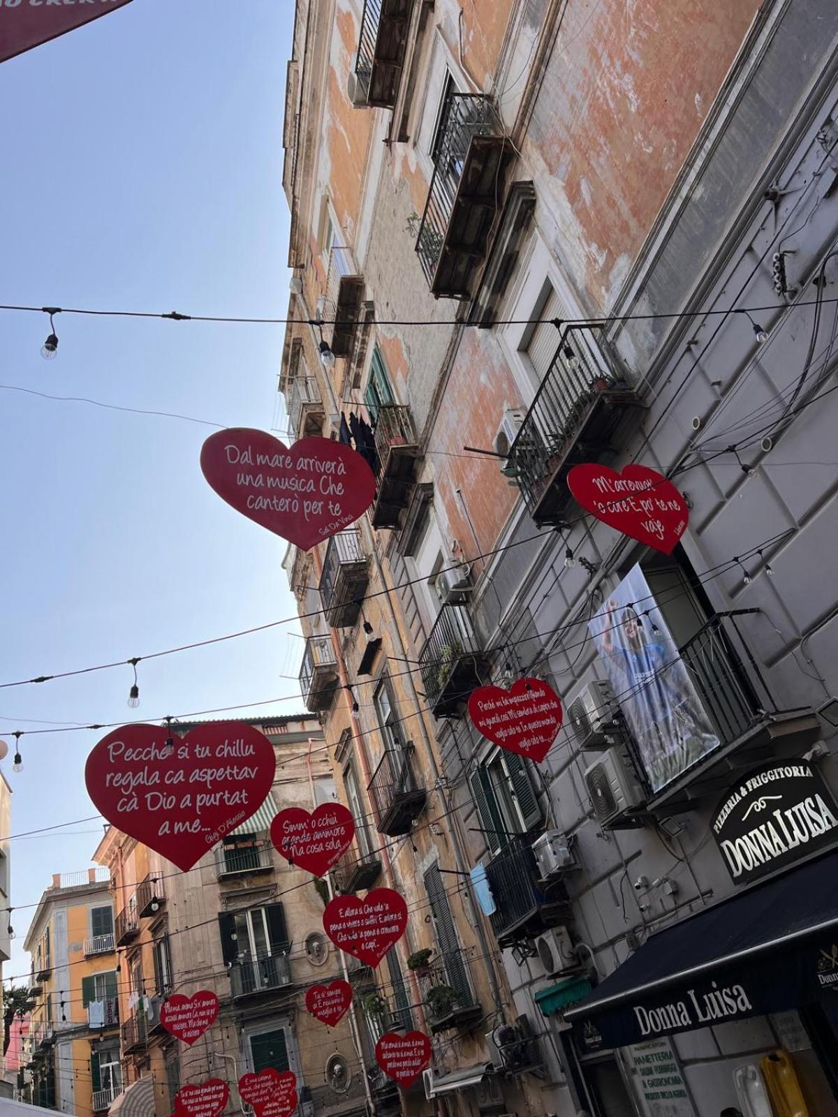 Casa Tolentino Al Centro Di Napoli Vila Exterior foto